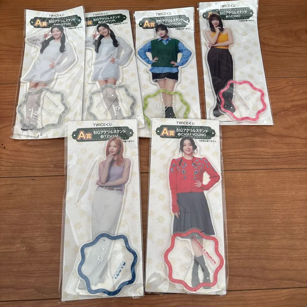 TWICE アクリルスタンド 一つの値段