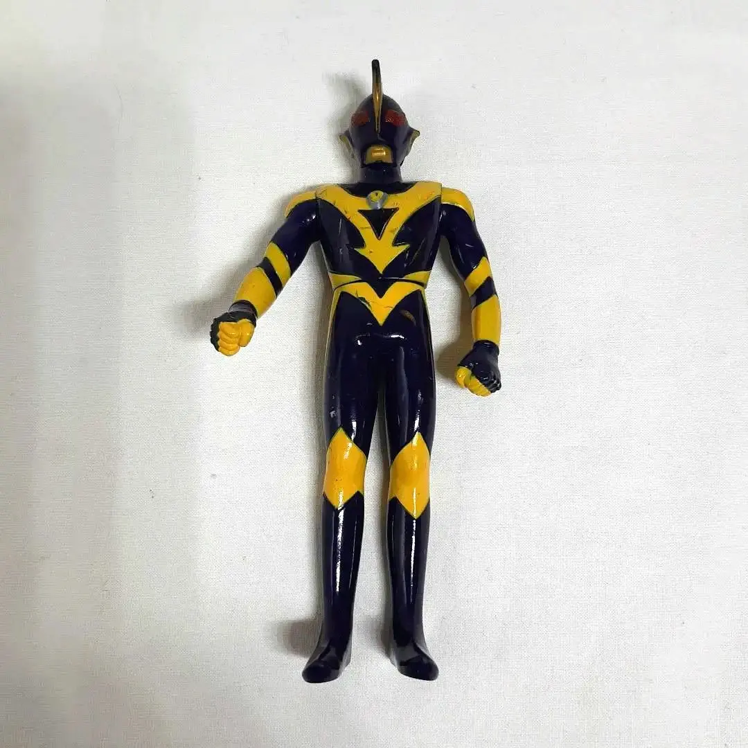 ウルトラマンシャドー　ソフビ人形　フィギュア 黒・黄色　17cm
