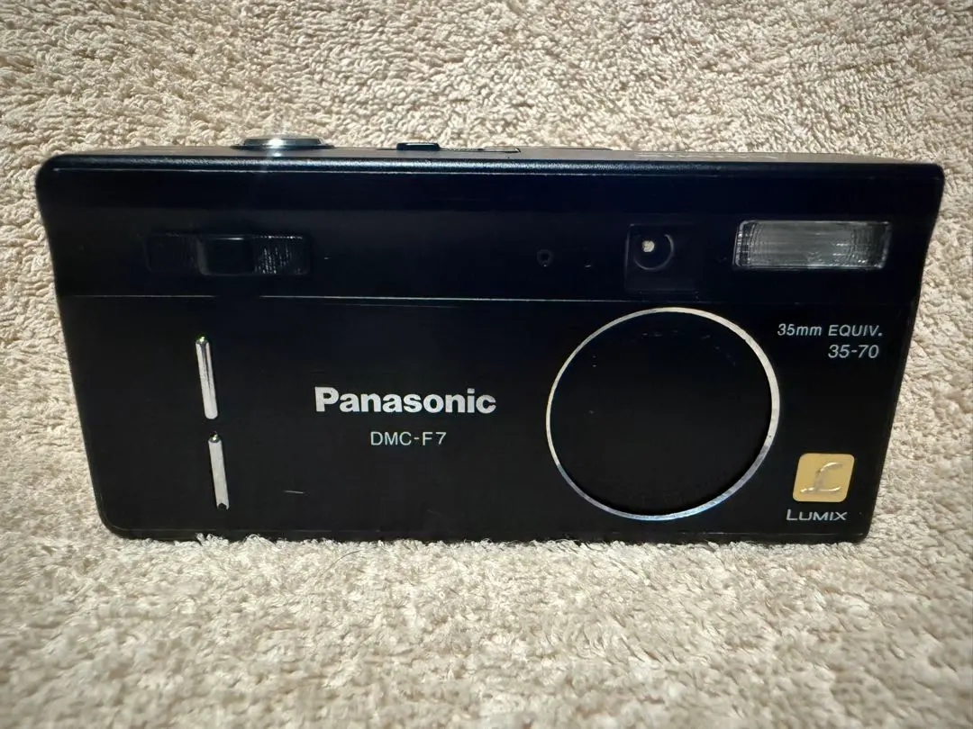 連休最終値下げ　ルミックス　LUMIX デジタルカメラ　F7