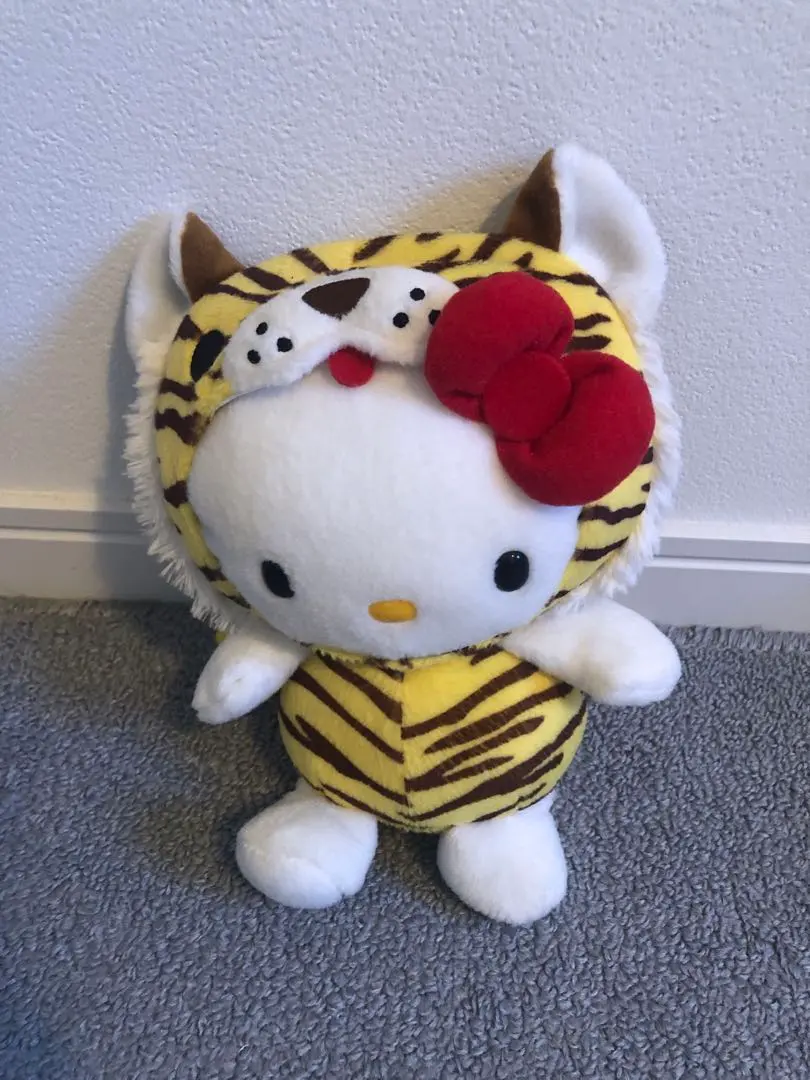 ハローキティ ヤクルトトラ柄ぬいぐるみ