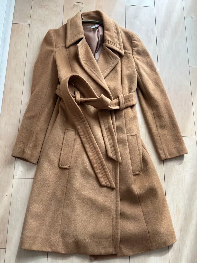 ベージュ ベルト付き ロングコート　ダイアンフォンファステンバーグ