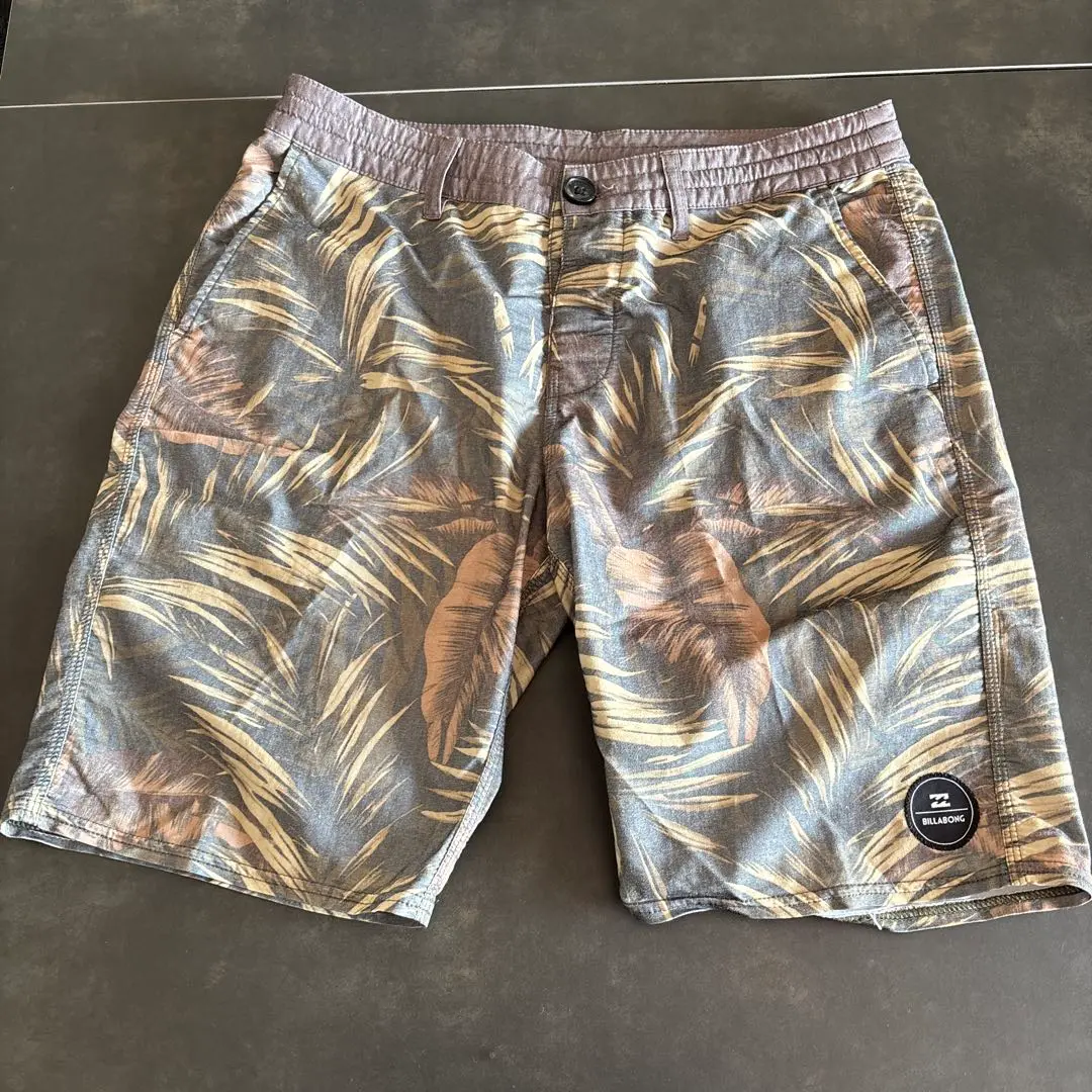 【美品✨】BILLABONG パームツリー柄 ショートパンツ 30