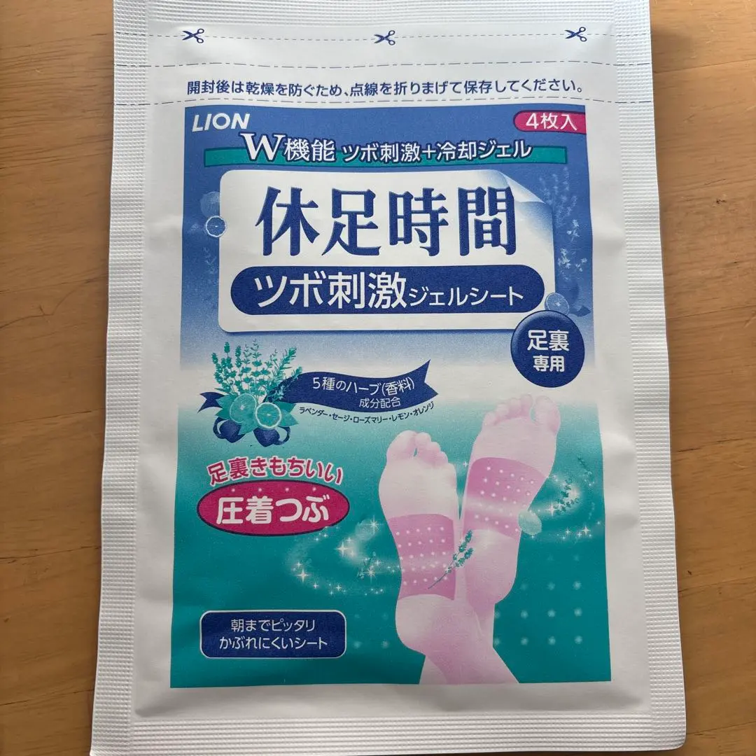 LION 休足時間 ツボ刺激ジェルシート 4枚入　1つ