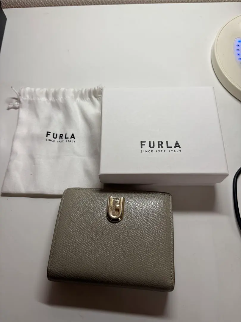 FURLA グレー 二つ折り財布