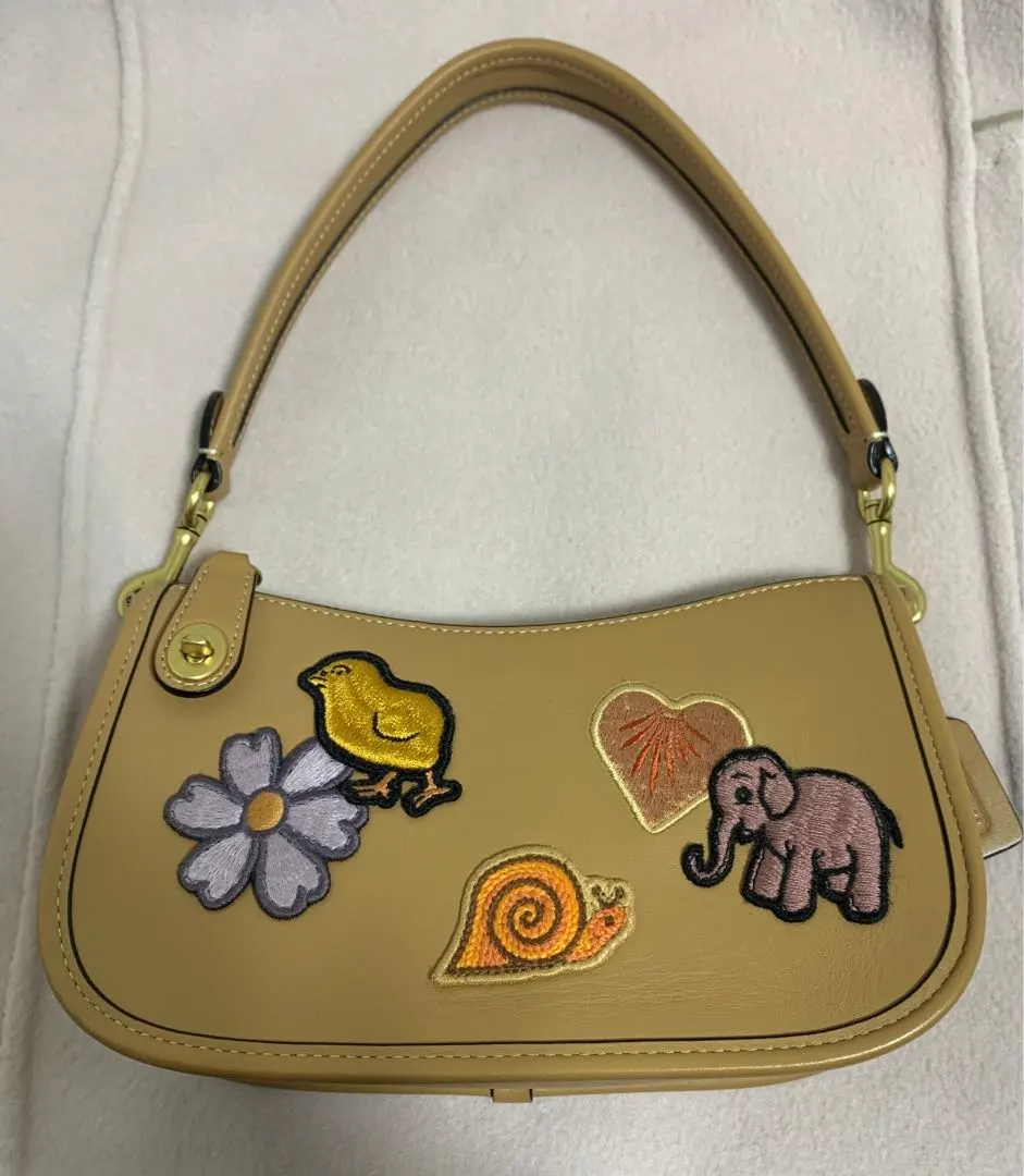 COACH スウィンガー 20 ウィズ クリーチャー パッチ