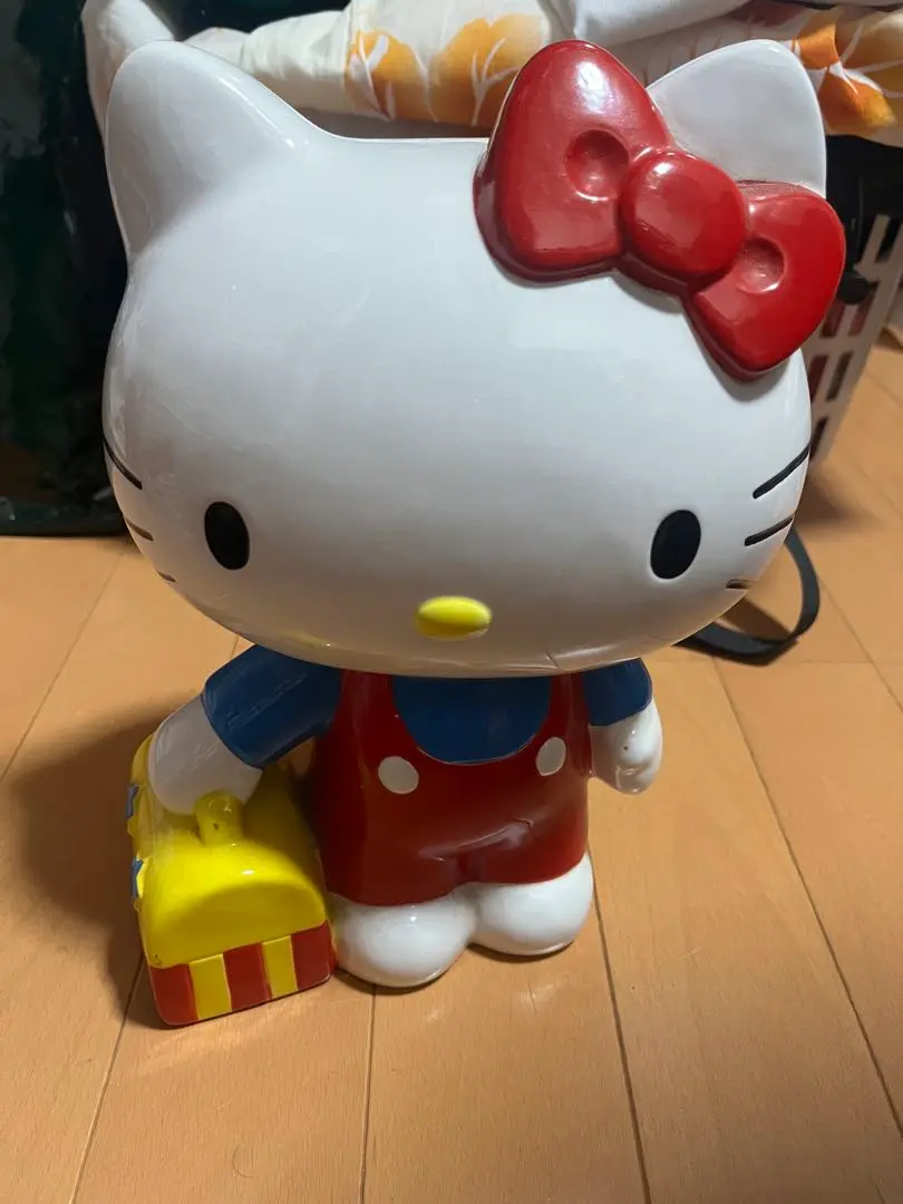 ハローキティ 貯金箱 赤いリボン