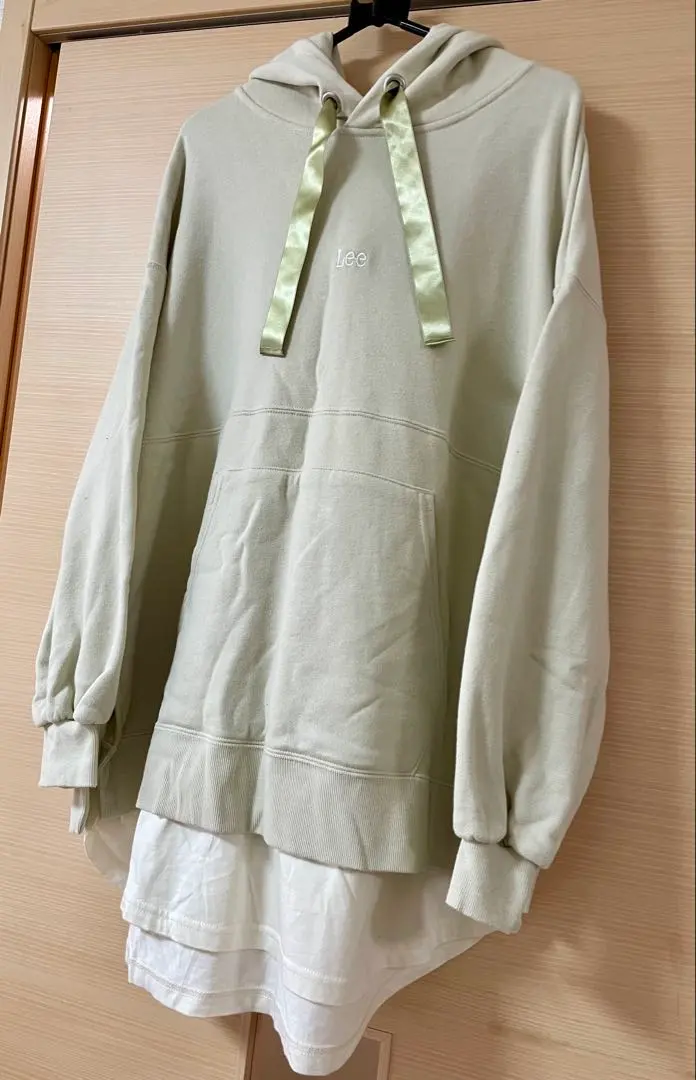 最終値下げ。　earth music&ecology Lee リボン付きパーカー