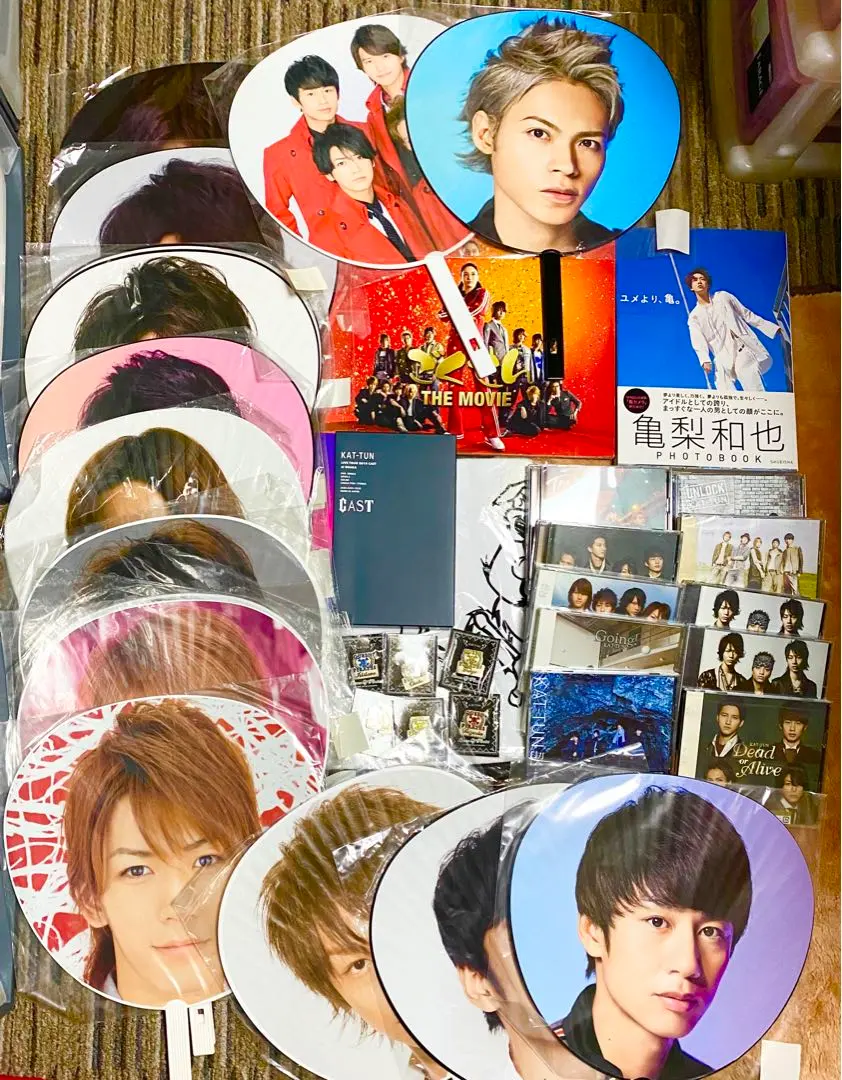 KAT-TUN ライブDVD CD パンフ ピンバッジ 団扇 Tシャツ 上田竜也