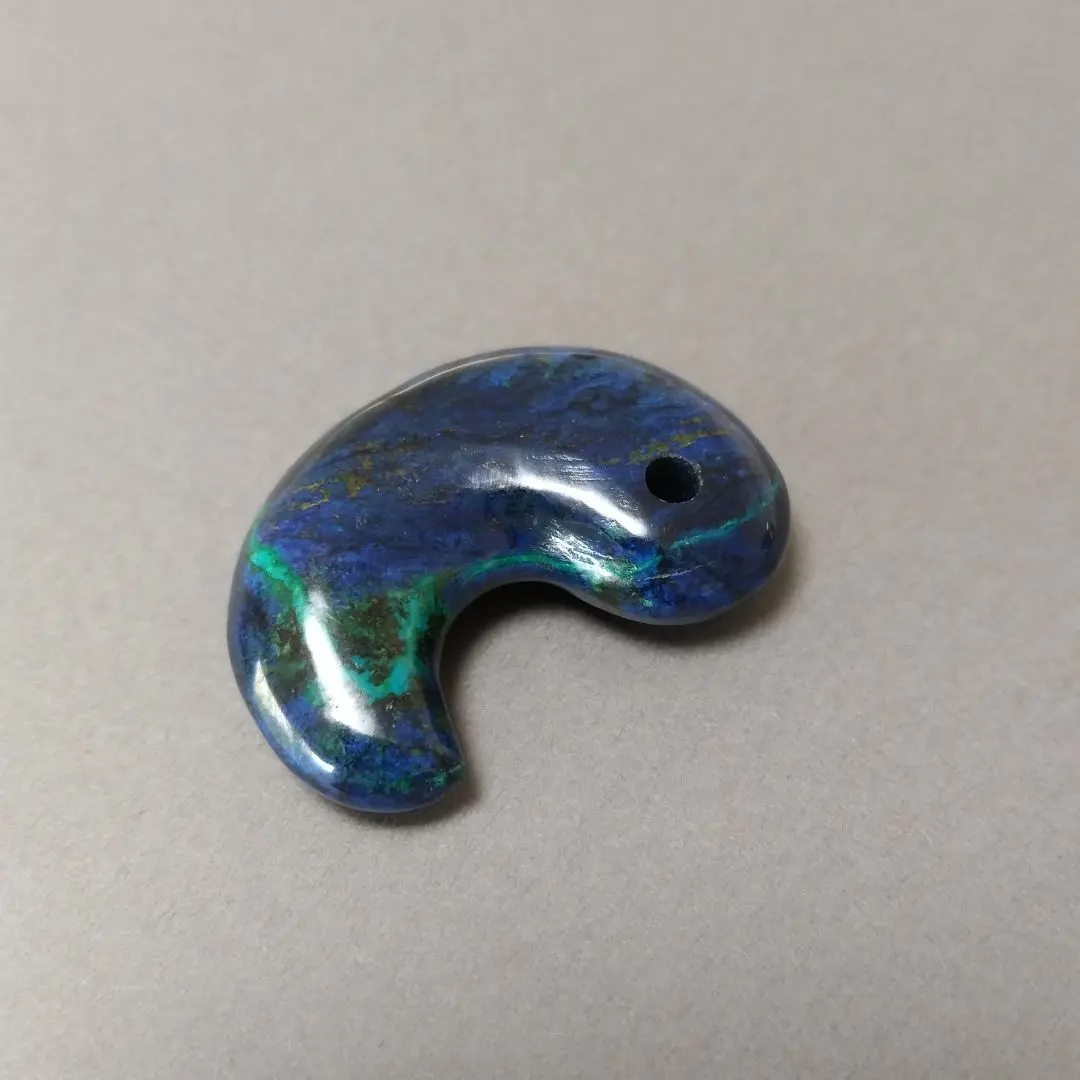 【匿名配送】天然石 クリソコラ 勾玉