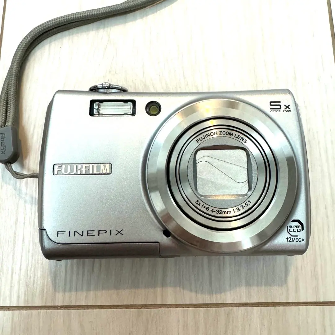 週末値下げ！♡FUJIFILM FinePix F100fd シルバー