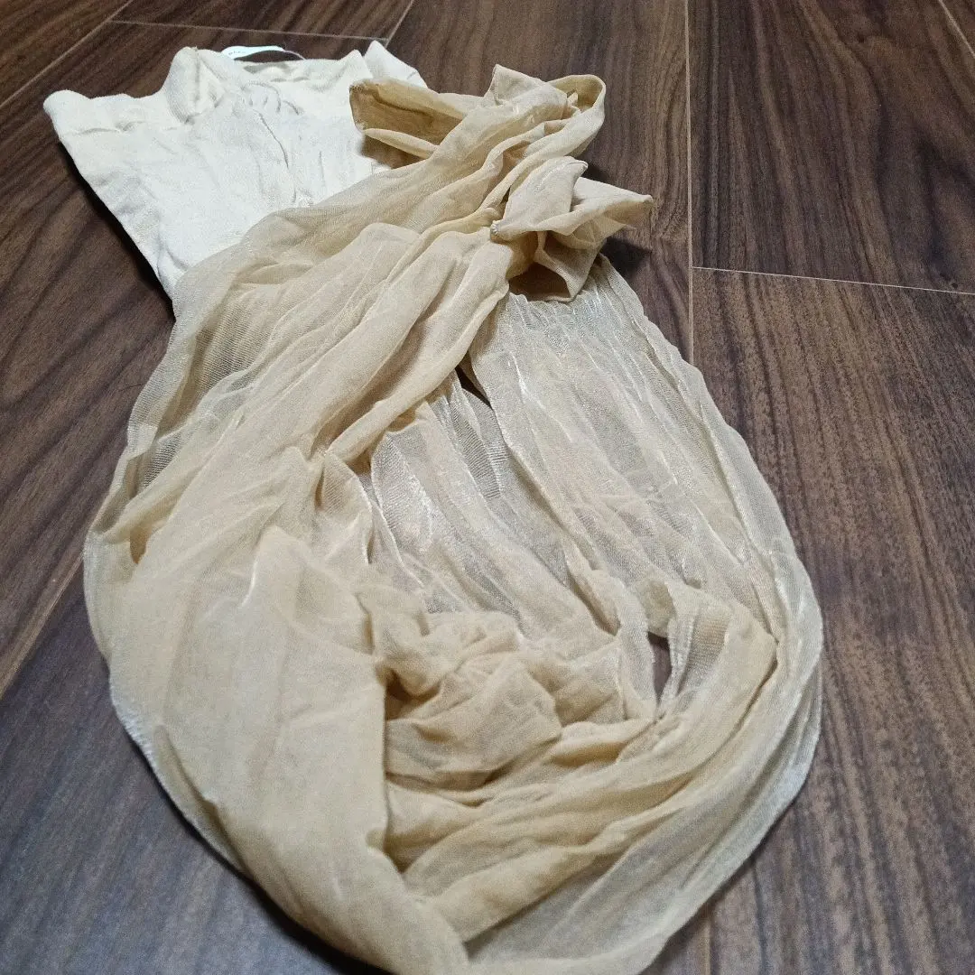 ベージュ ハート装飾 ストッキング