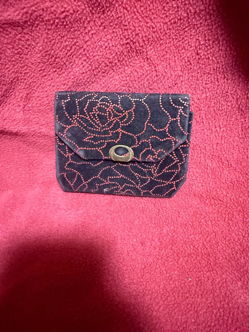 印傳 ミニ財布 小銭入れ 黒 赤 ローズ柄 がま口風 中古