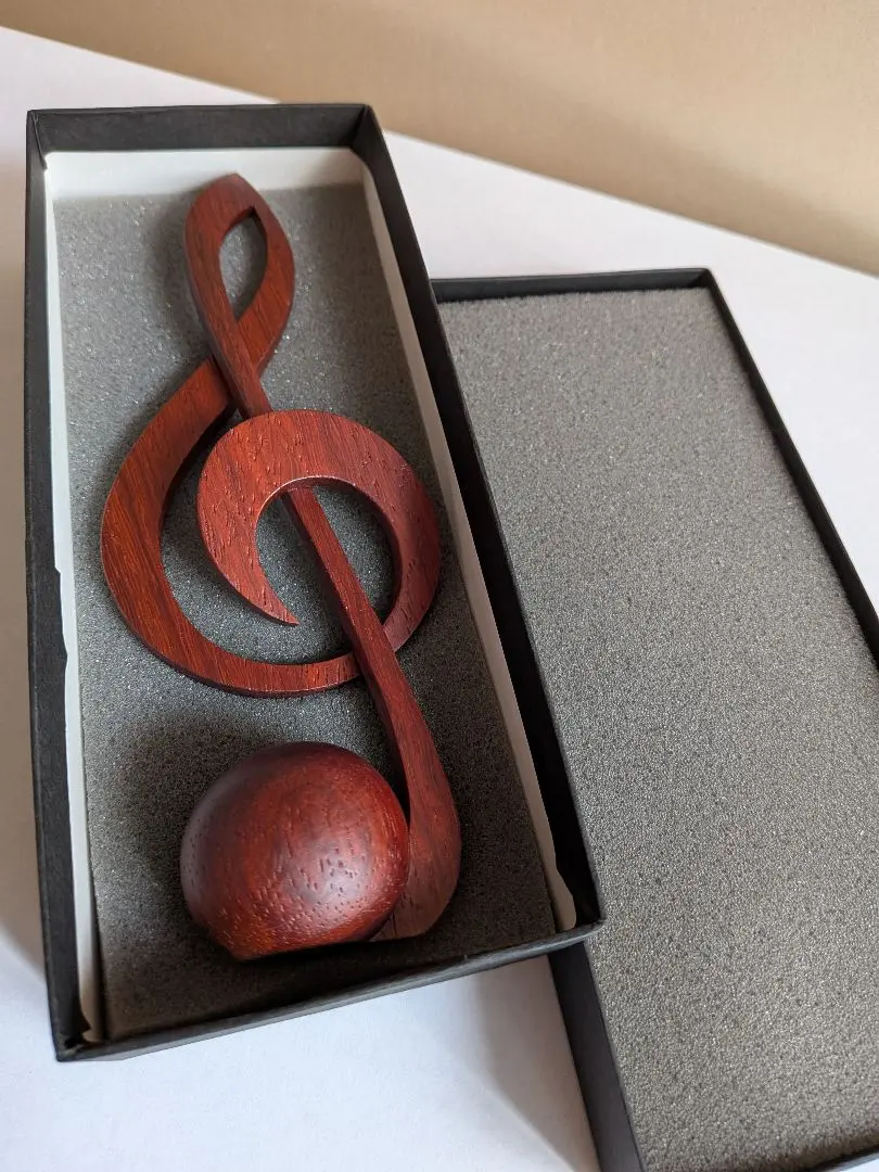 木製音符　ペーパーウェイト　ト音記号　パドック