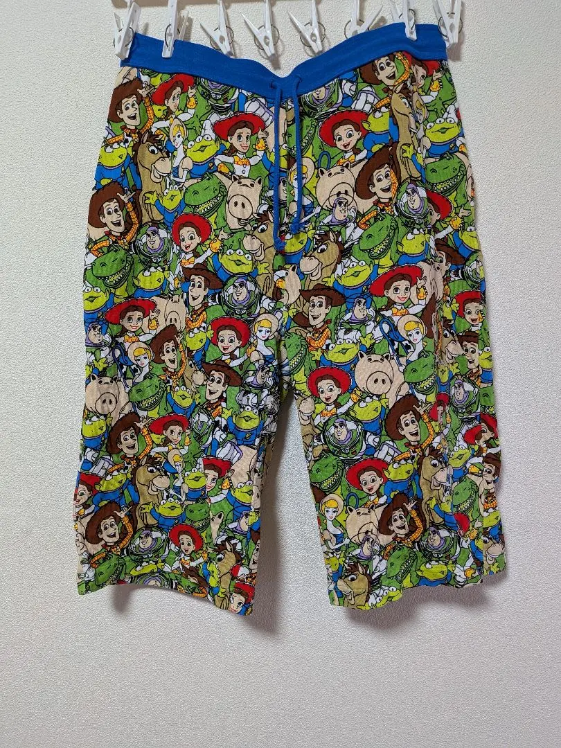 中古Lディズニーランドトイ・ストーリー 総柄ショートパンツ