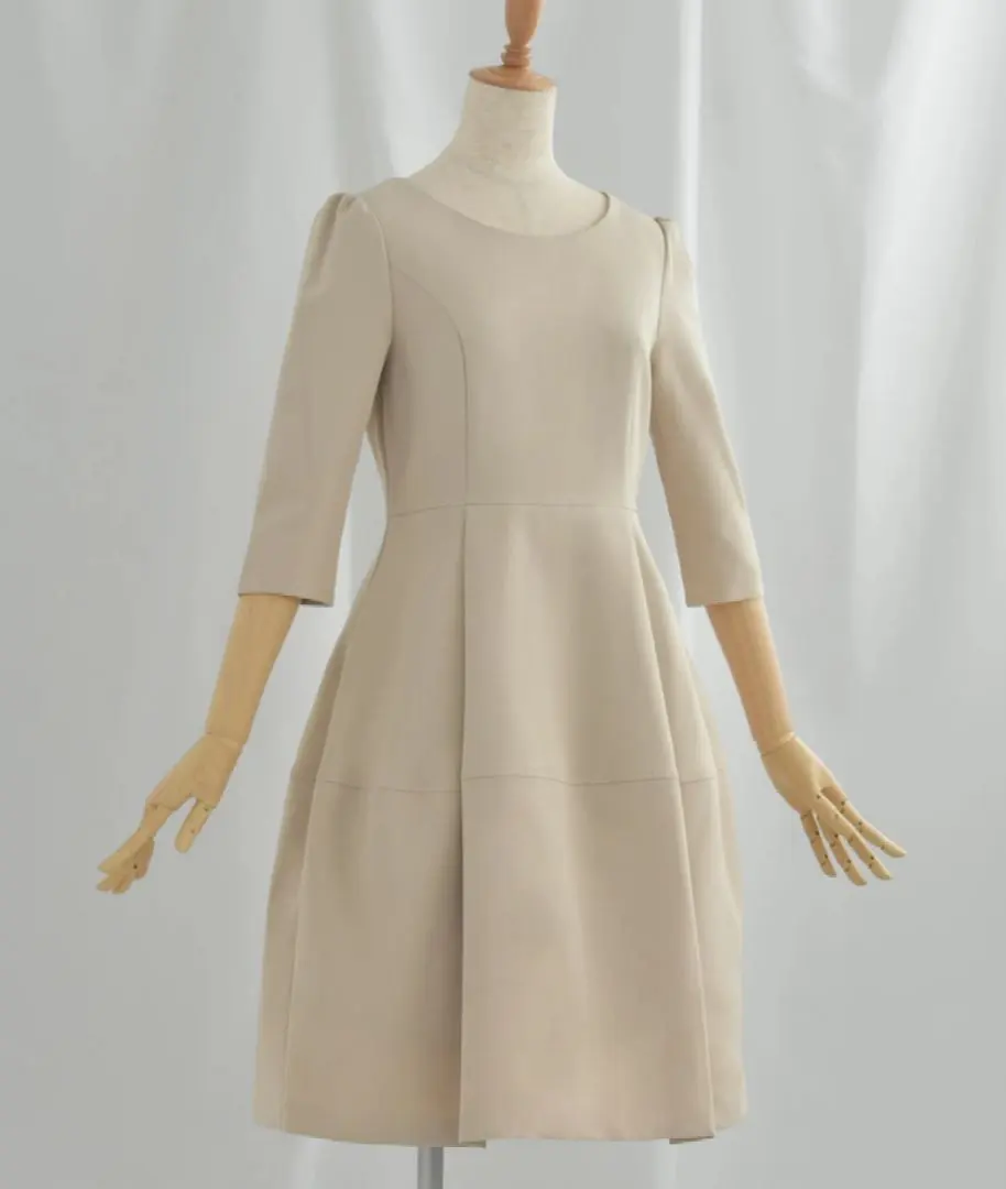 レジーナリスレ　キャサリン　パールベージュ 七分袖ワンピース 未使用