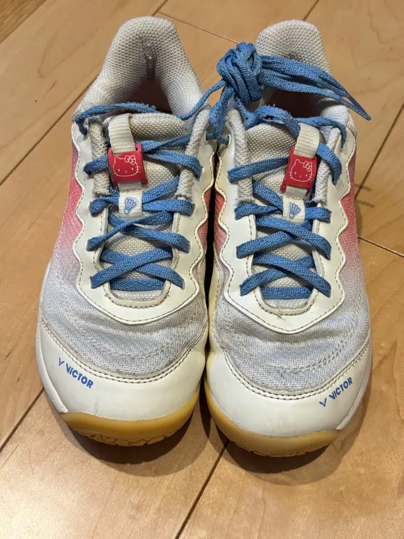 VICTOR バドミントンシューズ ハローキティデザイン