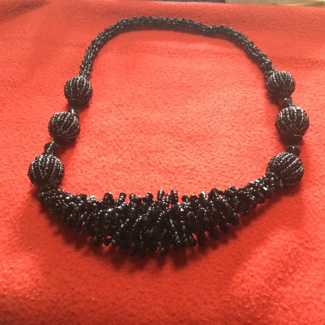 ビーズネックレス