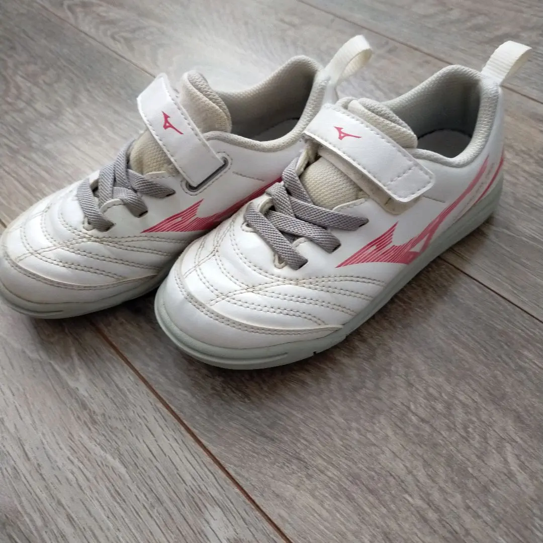 サッカー　トレーニングシューズ 18センチ