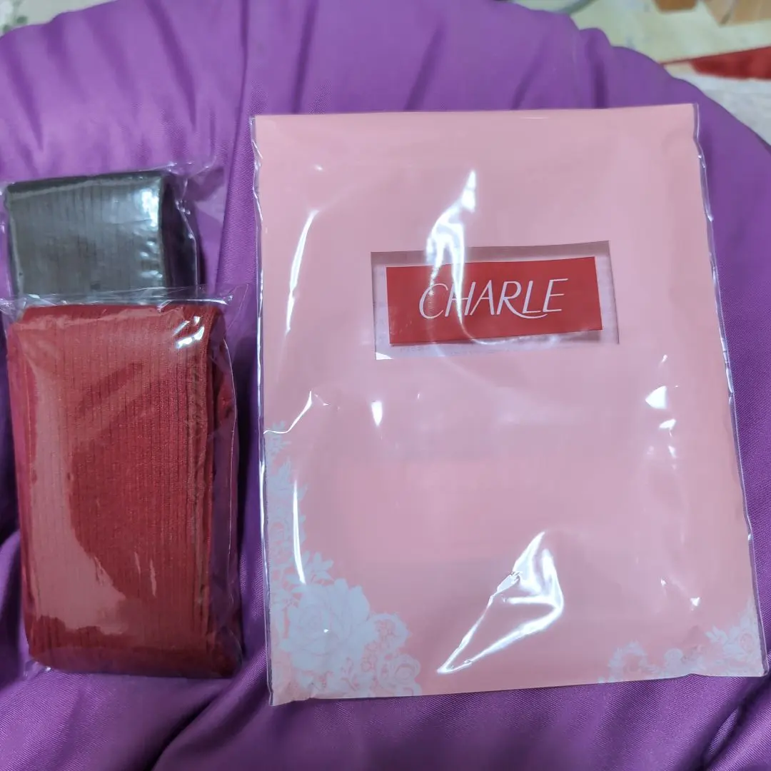 シャルレ伸び〜るハイソックス チャコルグレー　✕1足 ディープレッド　✕1足