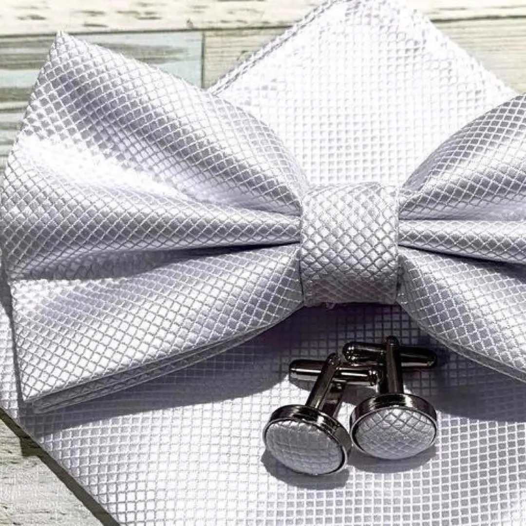 ○蝶ネクタイ チーフ　カフス　ホワイト　白　結婚式　新郎　前撮り　挙式　Yrw