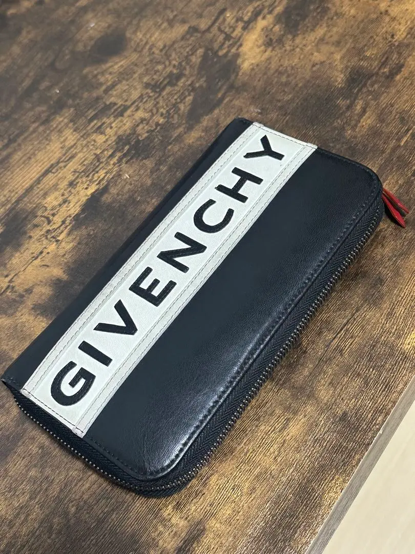 GIVENCHY ブラックレザー 長財布