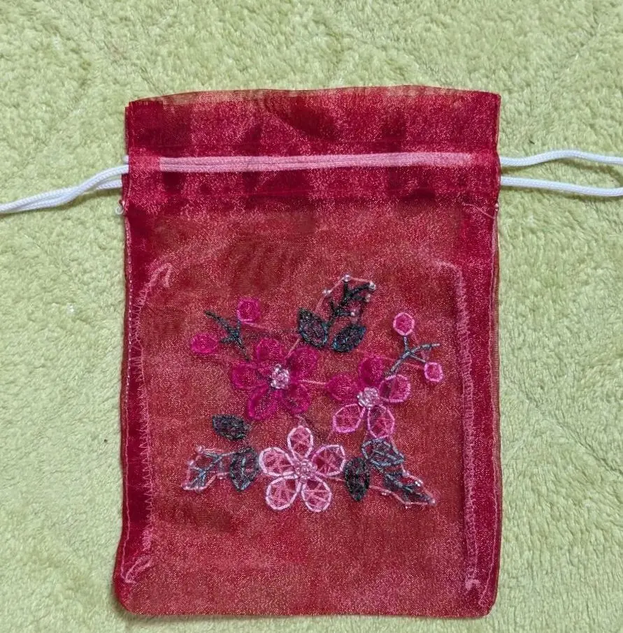 ベトナム　花柄刺繍 赤 メッシュ巾着