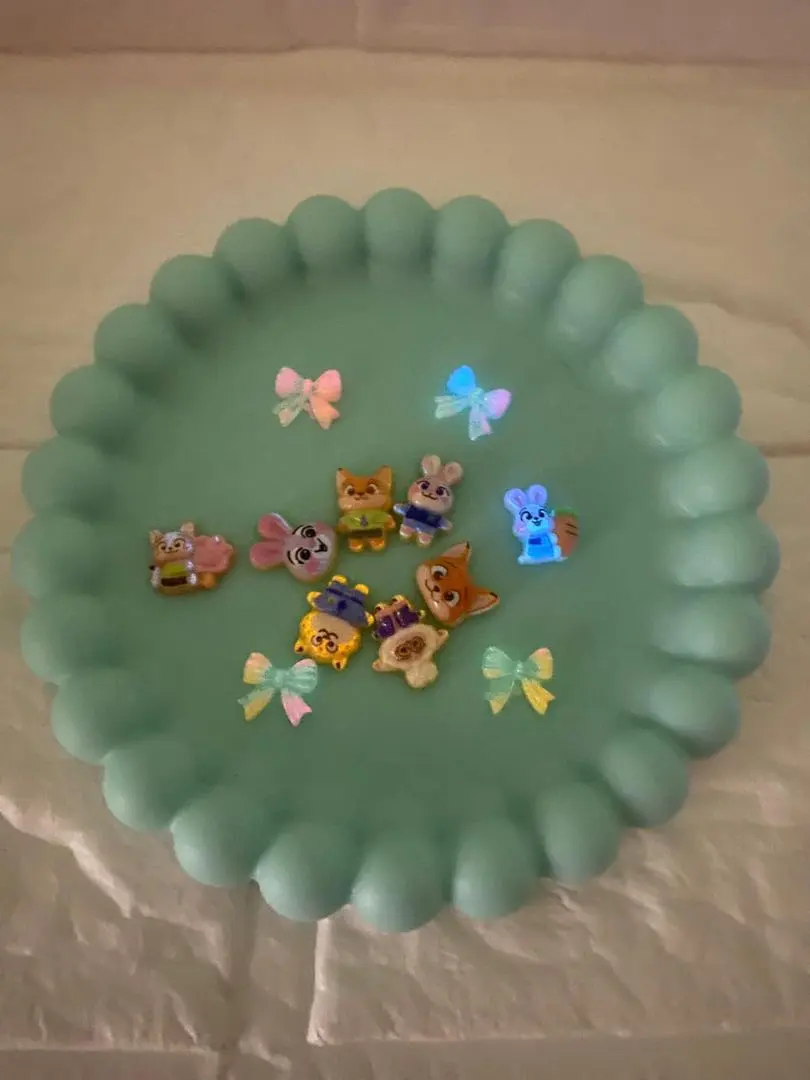 ネイルパーツ夜光パーツ有りジュディも夜光です。