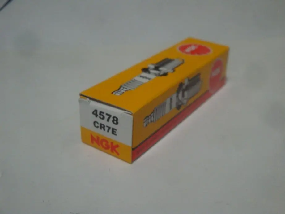 ★新品★NGK スパークプラグ CR7E　★
