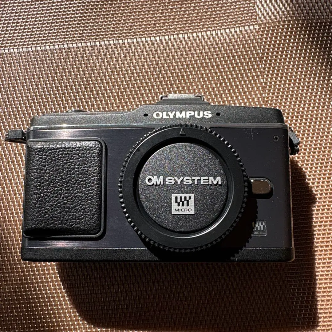 OLYMPUS ミラーレスカメラ E-P2 シャッター数3015 本体
