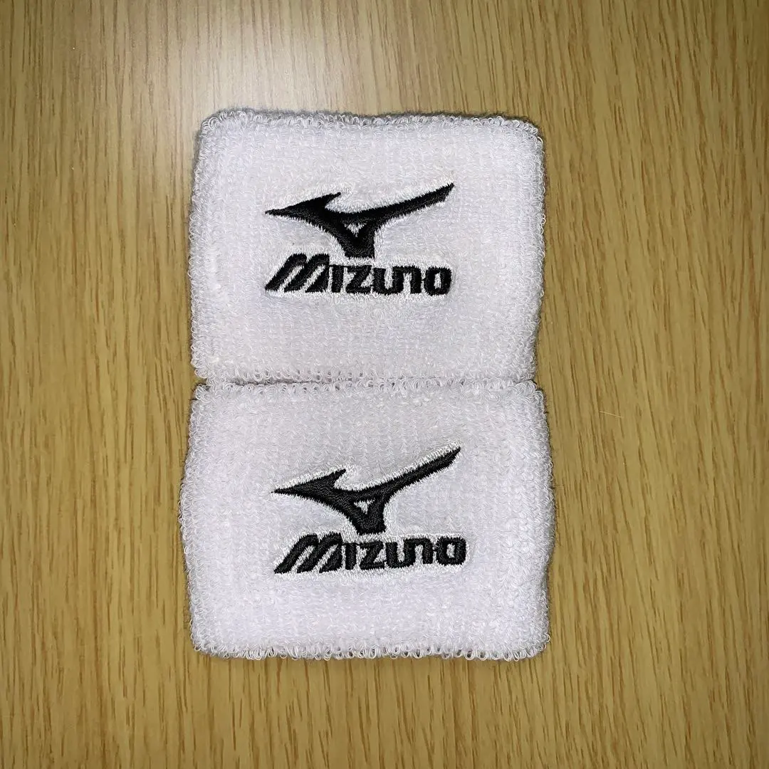 ミズノリストバンド2個新品白