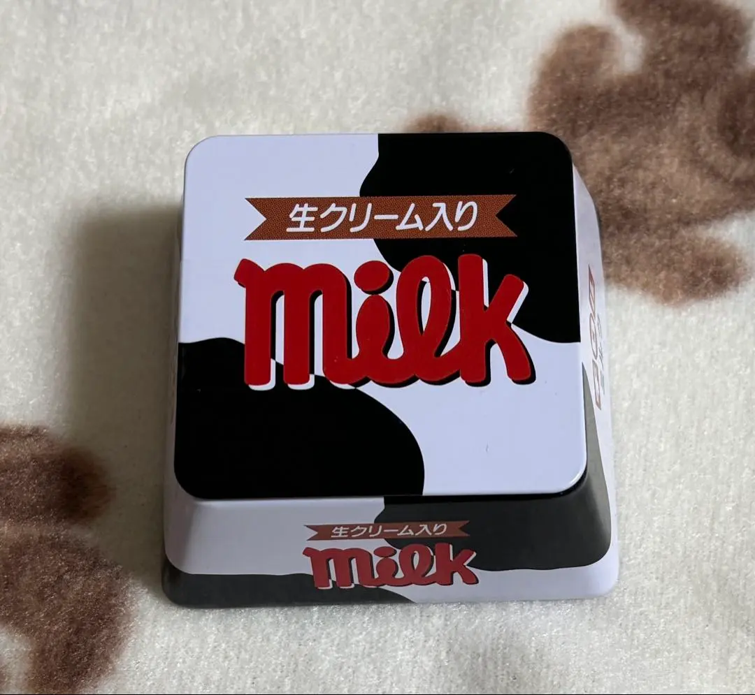 チロルチョコ　ミルク　缶ケース