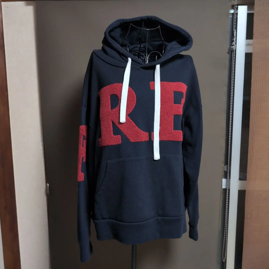 ネイビー フード付き パーカー 赤い刺繍