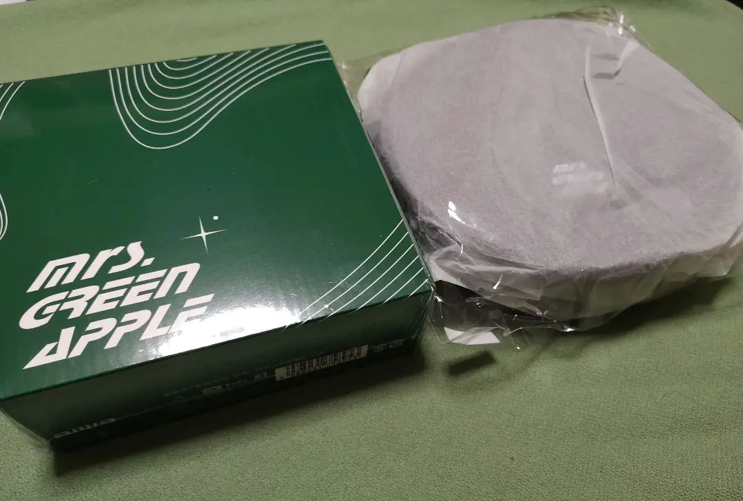 新品　ミセスグリーンアップル　ポータブルCDプレーヤー　ショルダーバッグ付き