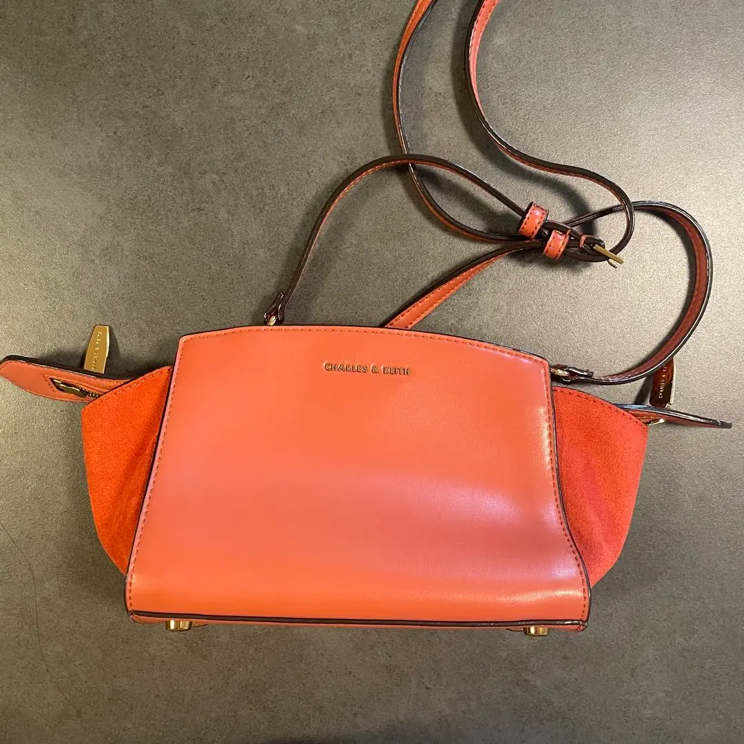 CHARLES & KEITH ショルダーバッグ