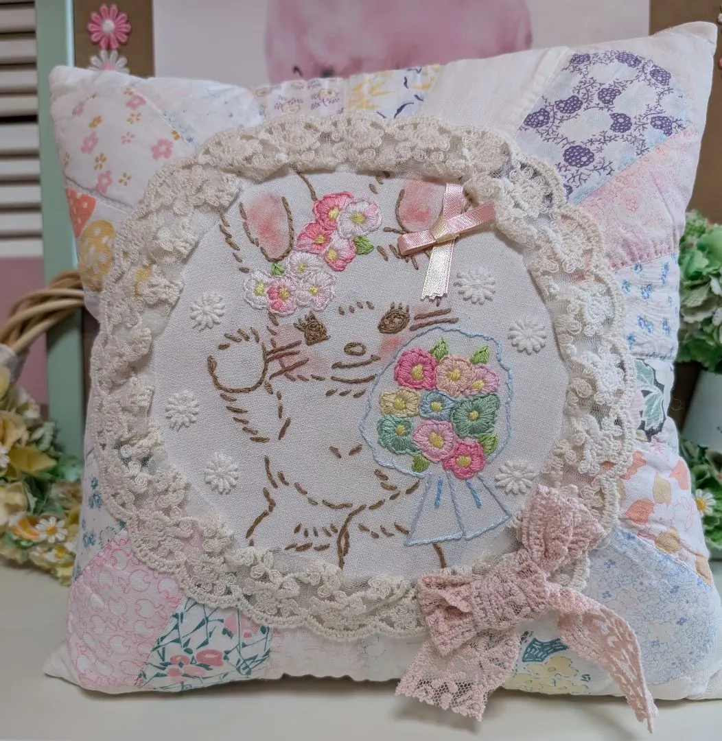 アンティークキルト刺繍クッション