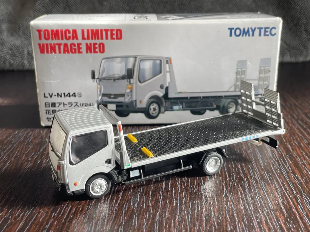 1/64 トミカリミテッドヴィンテージネオ ニッサン アトラス 積載車 花見台