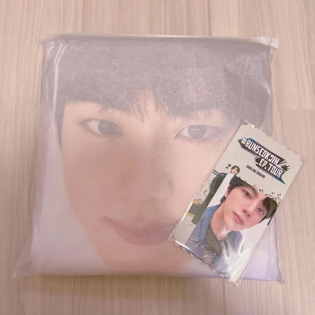 RUNSEOKJIN_EP.TOUR in GOYANG レインコート