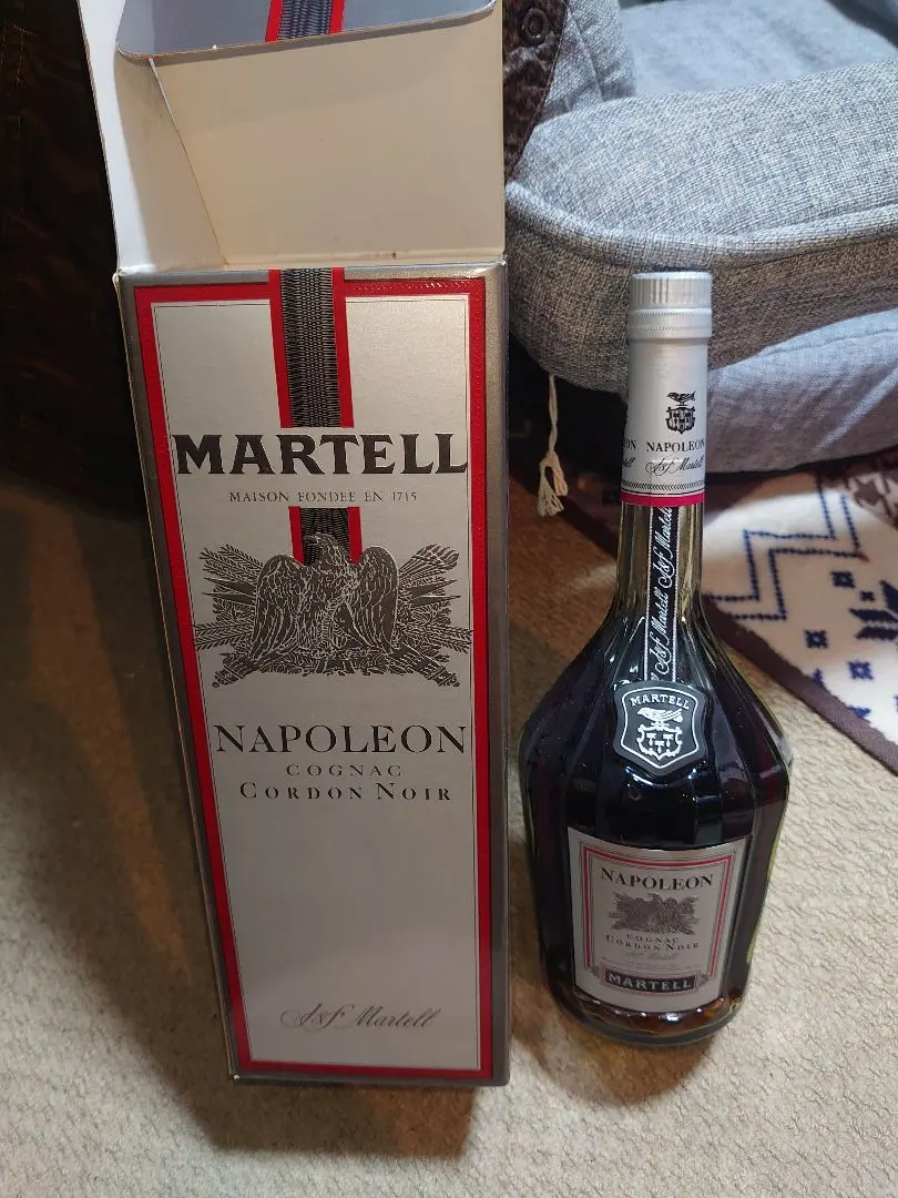 MARTELL NAPOLEON コニャック　コルドンノワール　35年以上