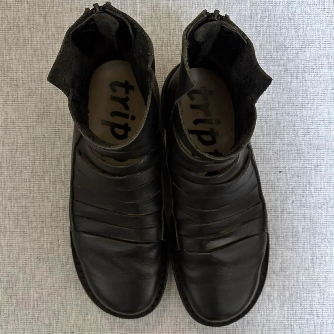 トリッペン 黒 ショートブーツ