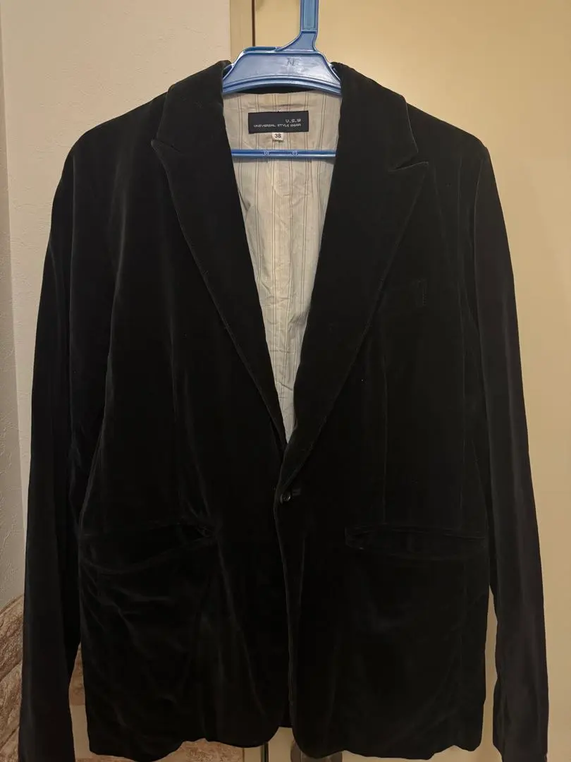 黒のベルベットテーラードジャケット