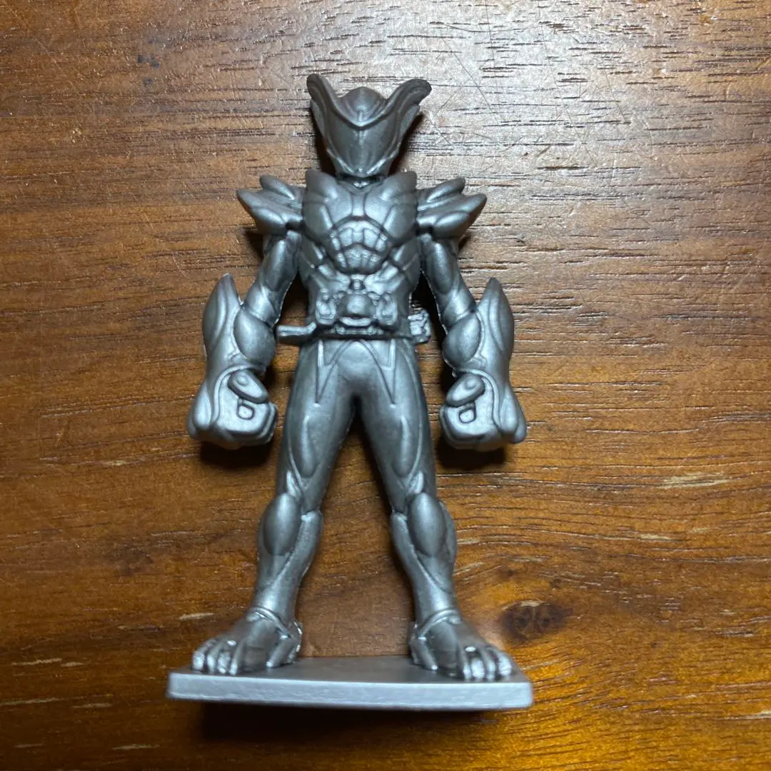 仮面ライダー フィギュア付き チョコスナック ガヴ オーバーモード 銀