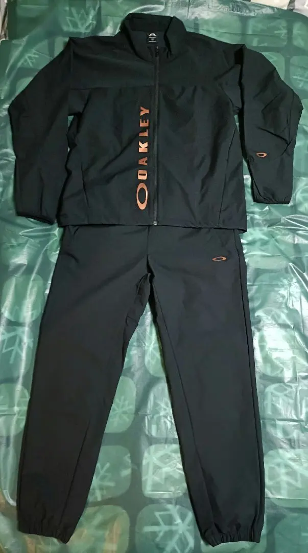 OAKLEY　オークリー　トレーニングウェア上下セット　新品未使用　サイズＬ