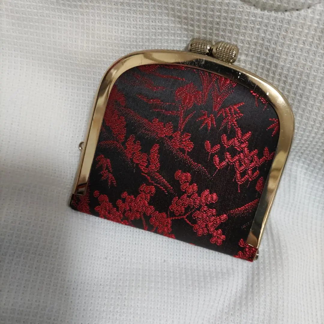 赤と黒の花柄コインケース