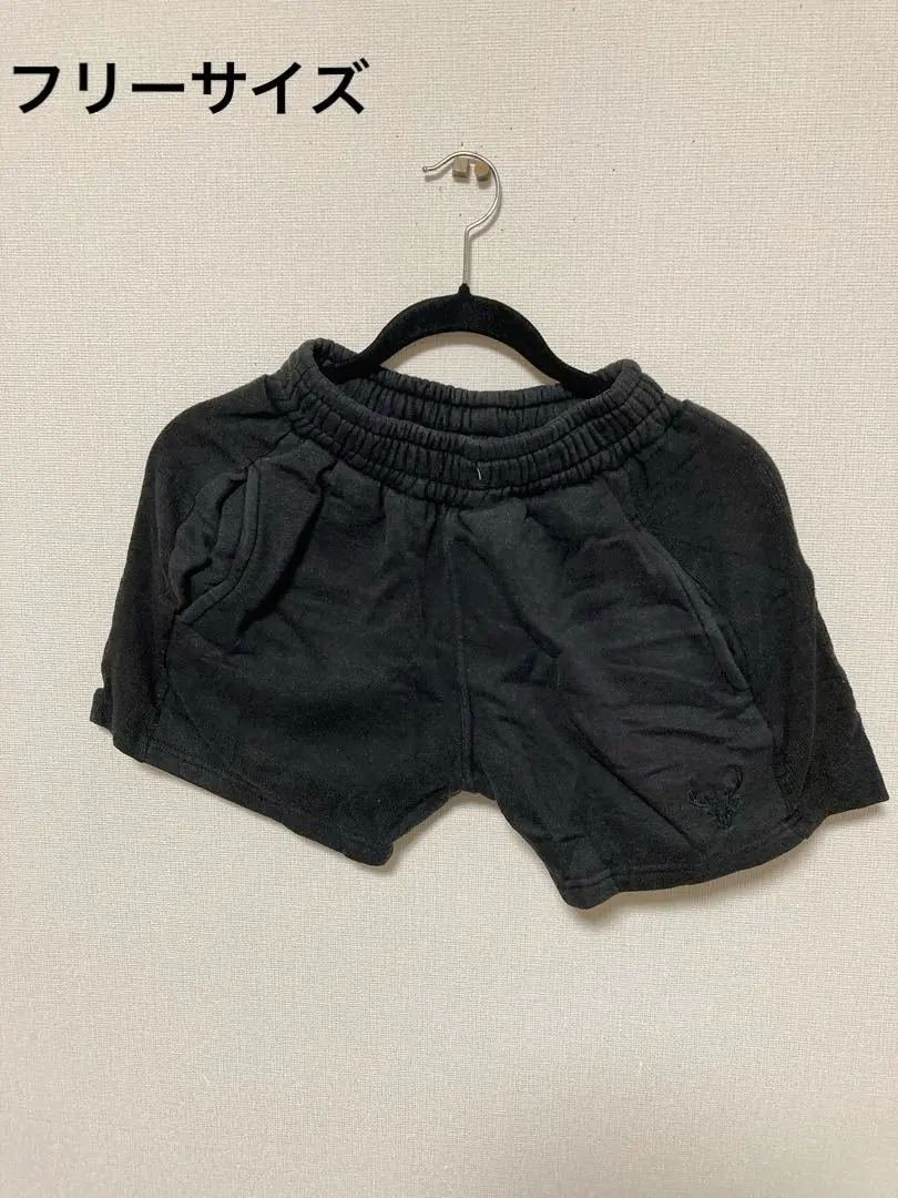 ブラックショートパンツ 鹿のロゴ刺繍【フリーサイズ】レディース細め古着
