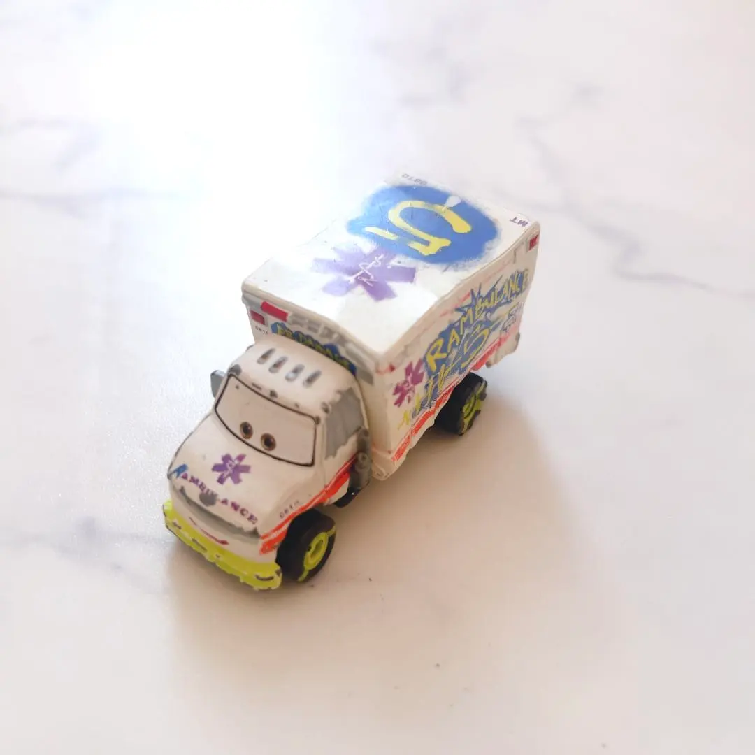 【105】カーズ　トミカ　ドクター・ダメージ(スタンダードタイプ) 廃盤