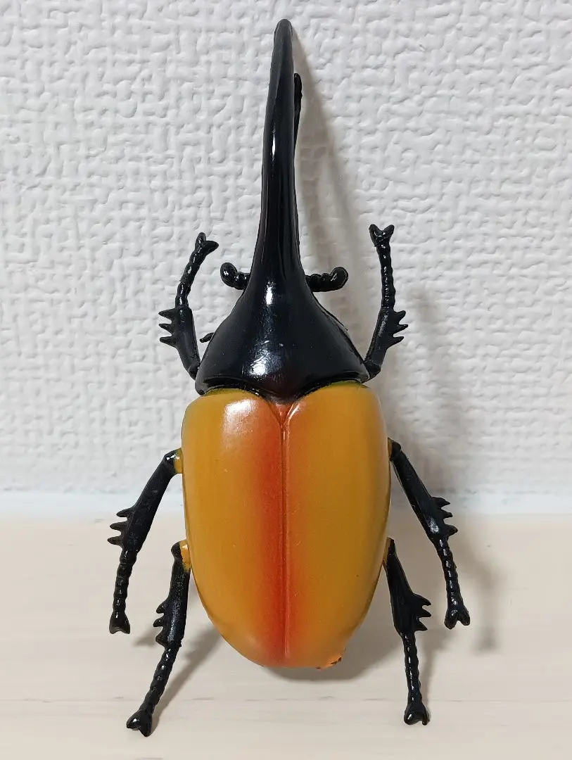 昆虫フィギュア カブトムシヘラクレスオオカブト(><)