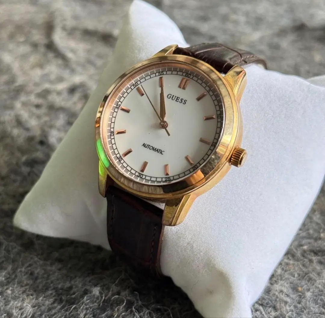 動作品✨　GUESS クォーツ腕時計　アナログ　レザー　AUTOMATIC