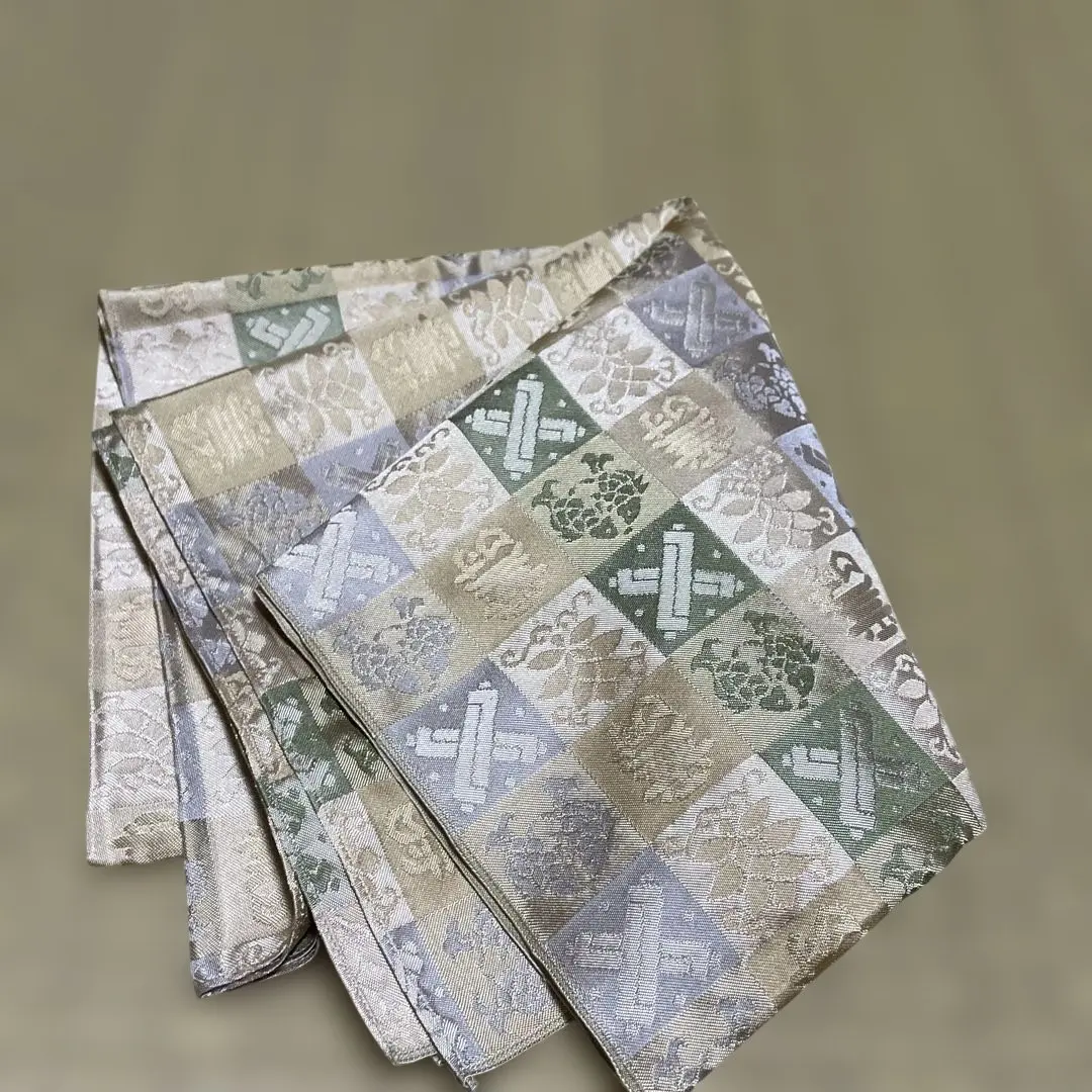 西陣織名物裂　市松柄　宝・花・魚・寿　85cm 正絹　中古品　箱無し