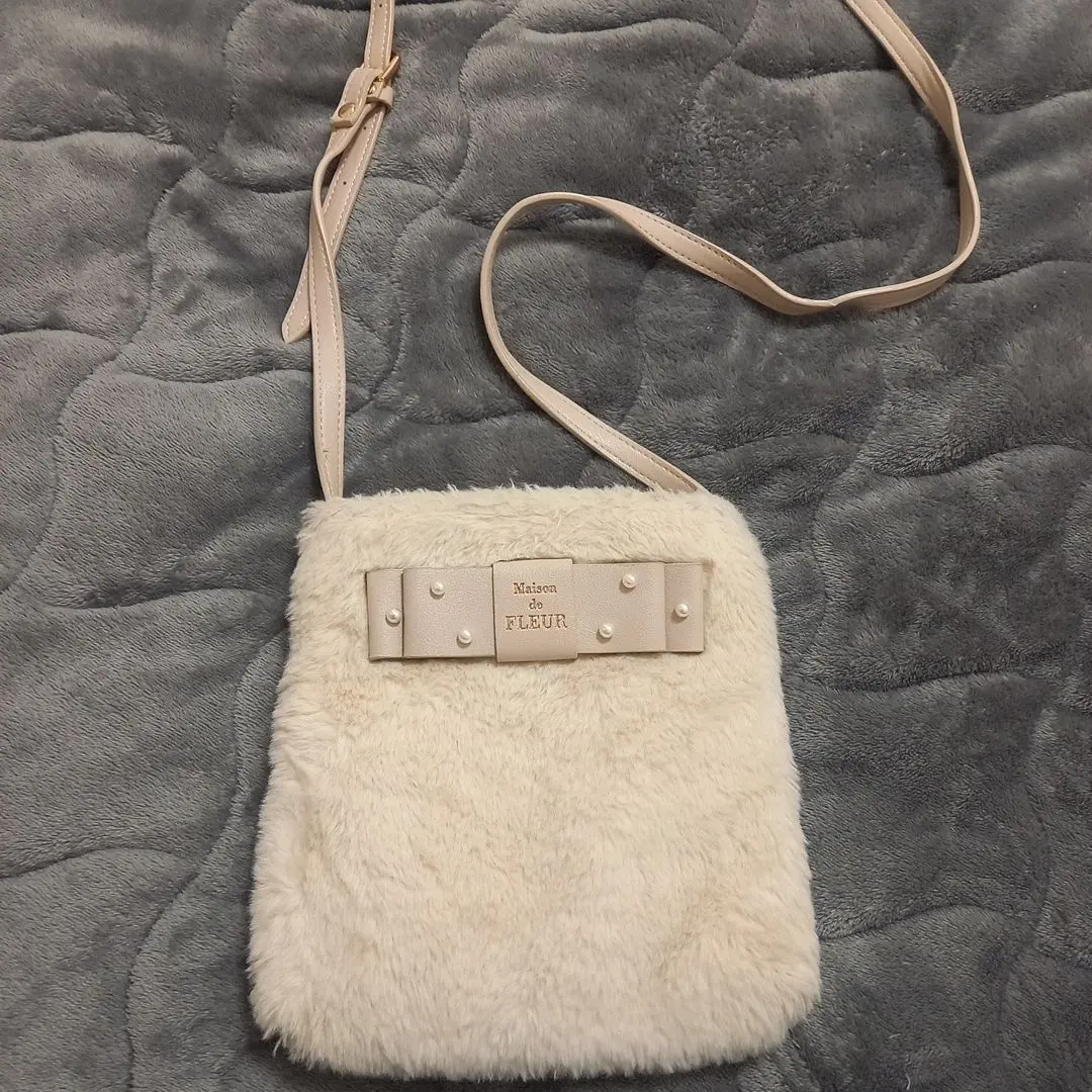 メゾンドフルール　パールりぼん　ファー　ショルダーバッグ