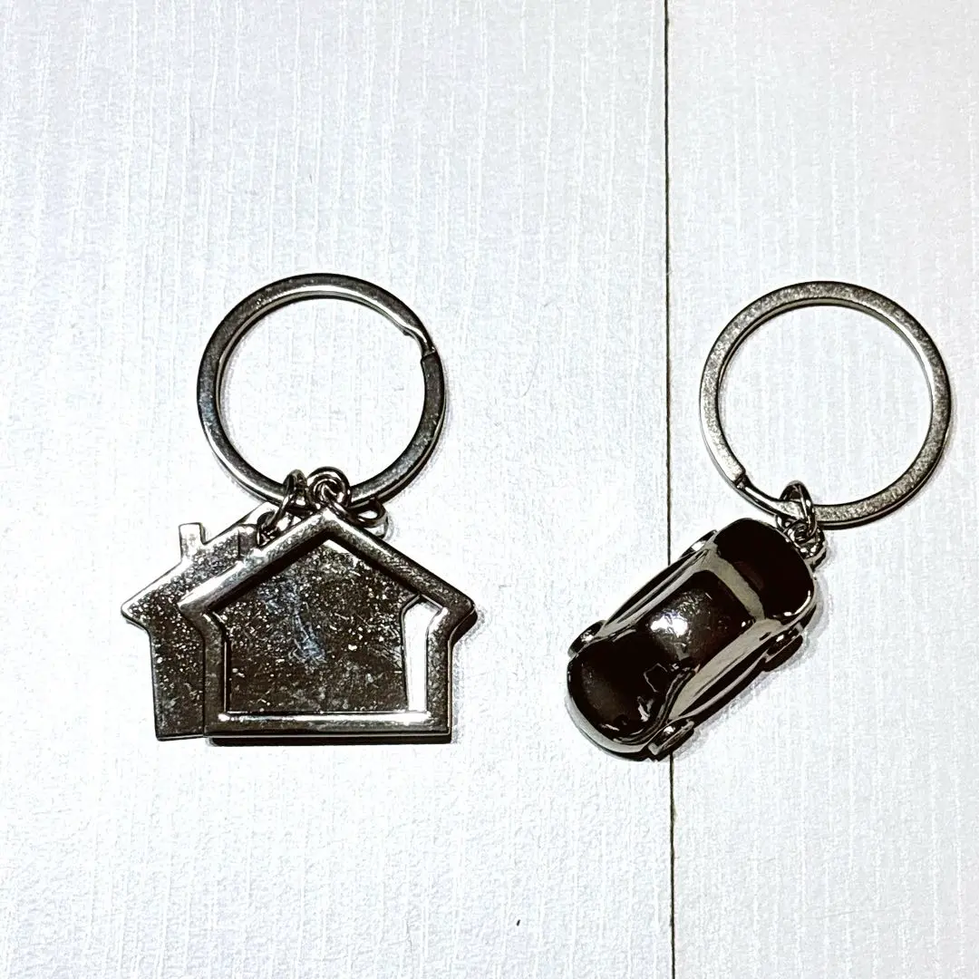 キーホルダー 車 家 2個セット くるま おうち 金属製 自宅 自動車